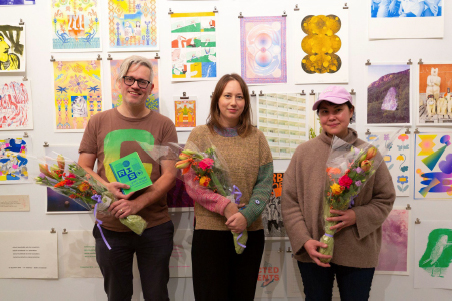 Ann-Kristin Stølan (center) with the artist at the 2021 Norway exhibition.