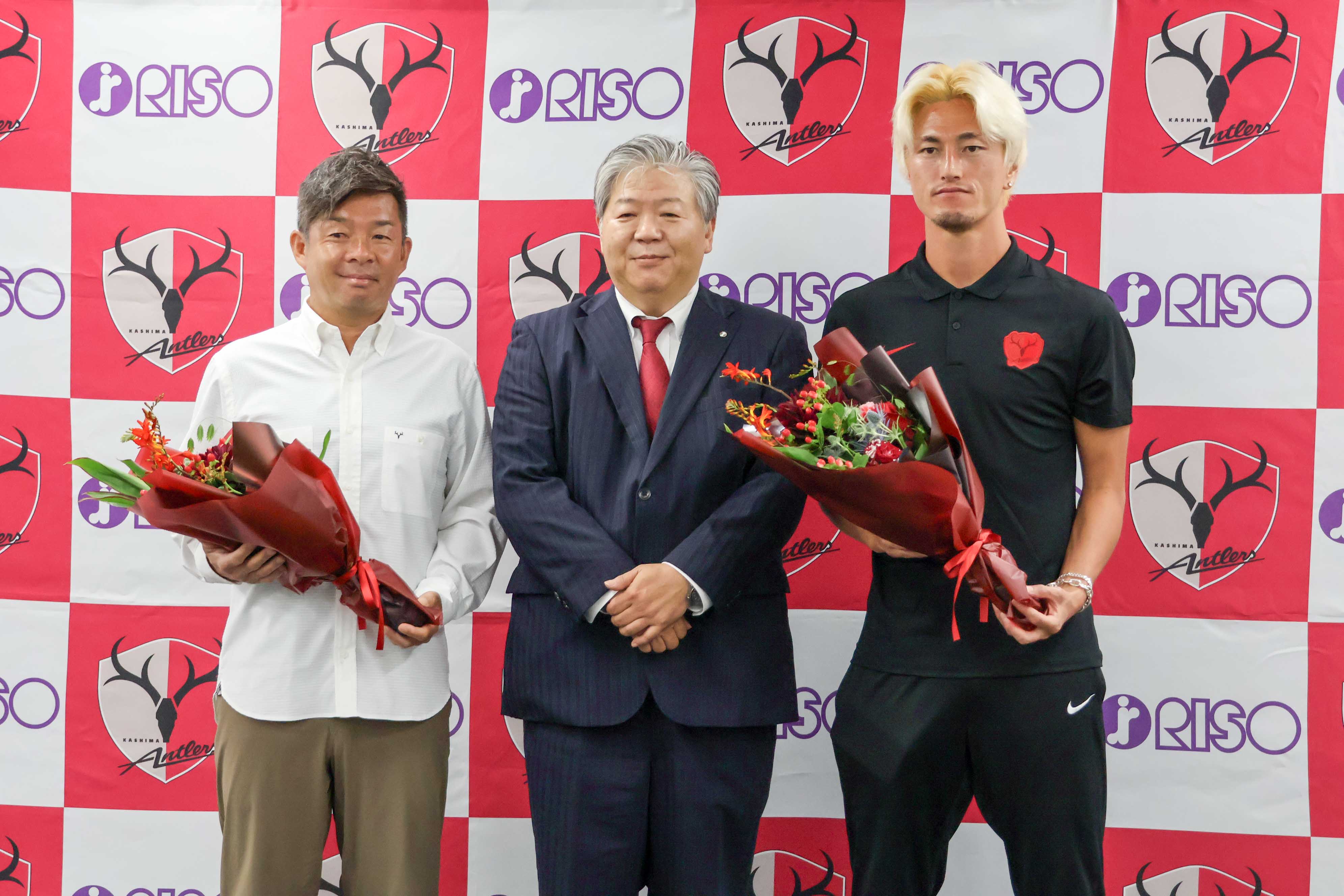 鹿島アントラーズ選手・スタッフの皆さんが理想科学を訪問｜RISO